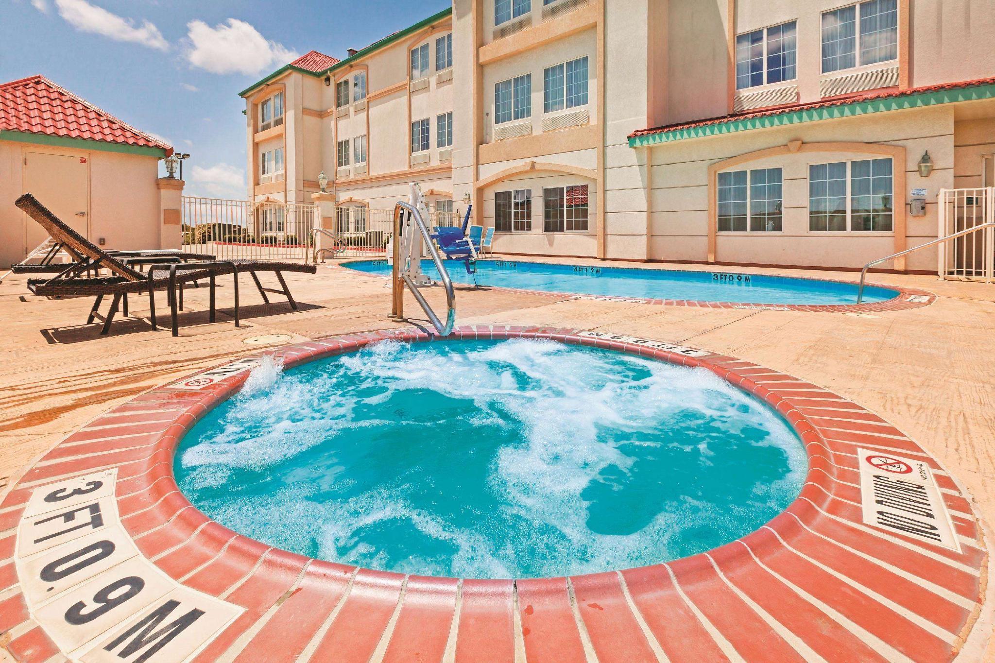 La Quinta By Wyndham Corpus Christi Airport Hotel Exterior foto